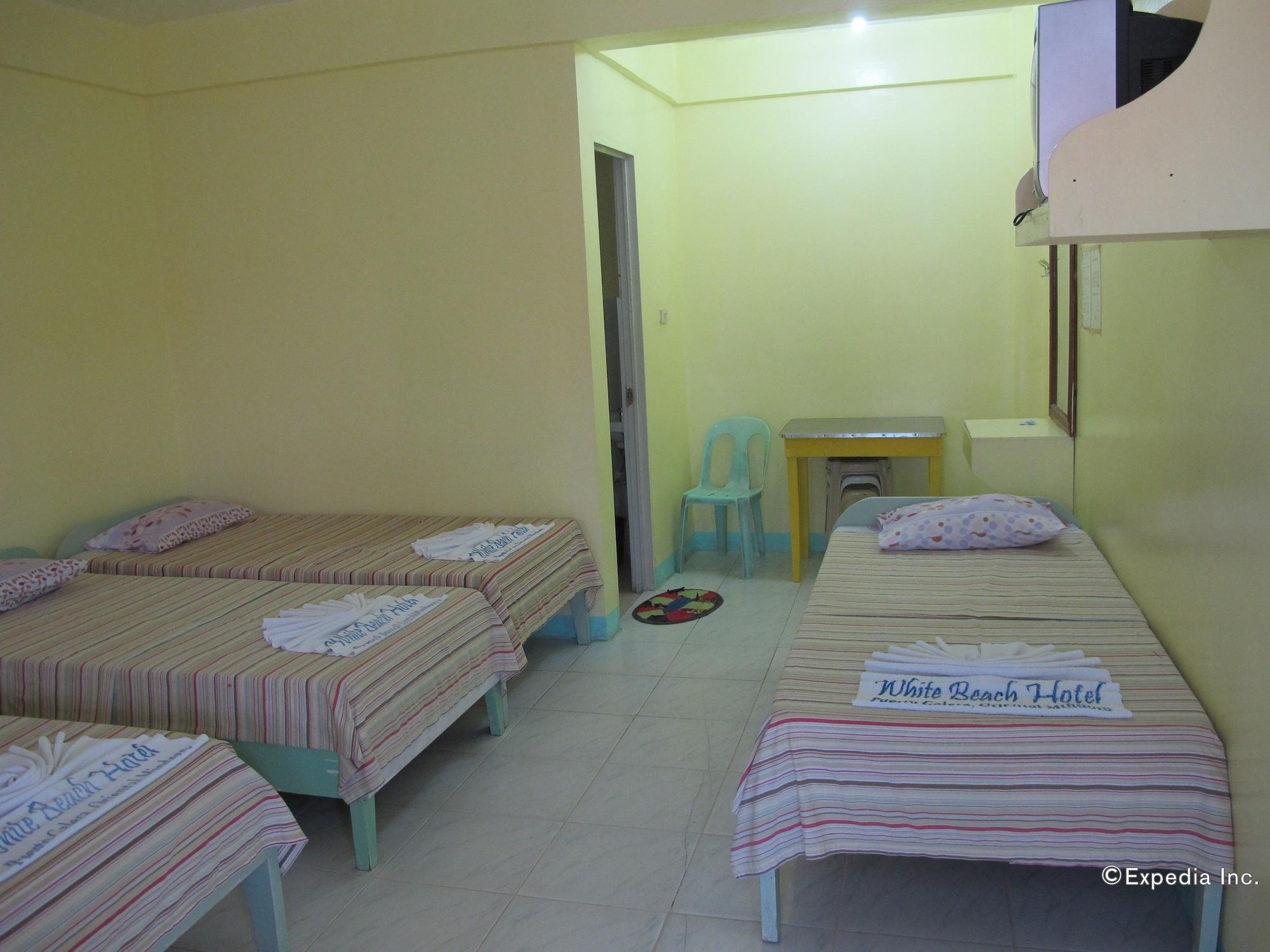 White Beach Hotel Puerto Galera Powered By Cocotel Buitenkant foto