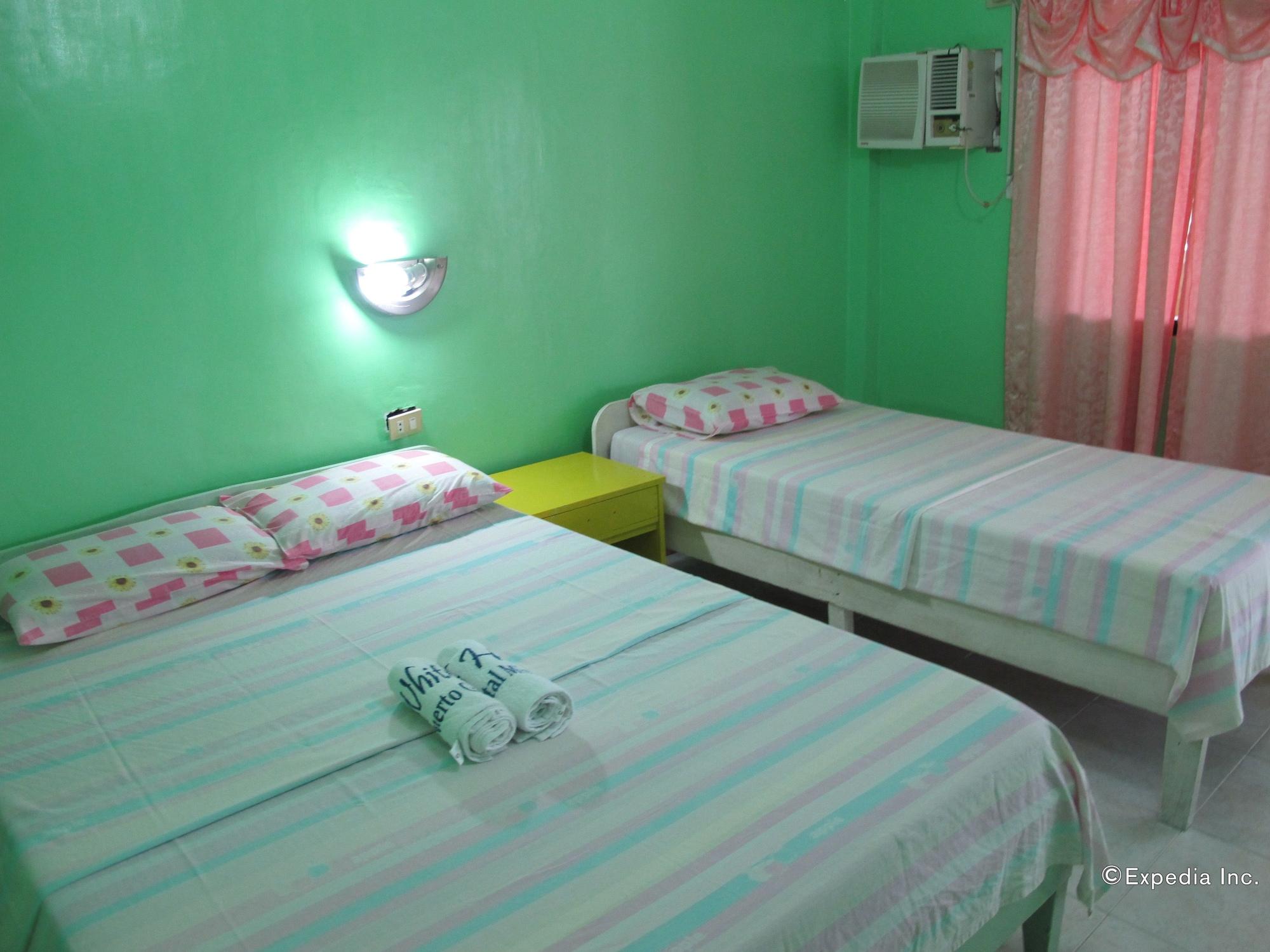 White Beach Hotel Puerto Galera Powered By Cocotel Buitenkant foto