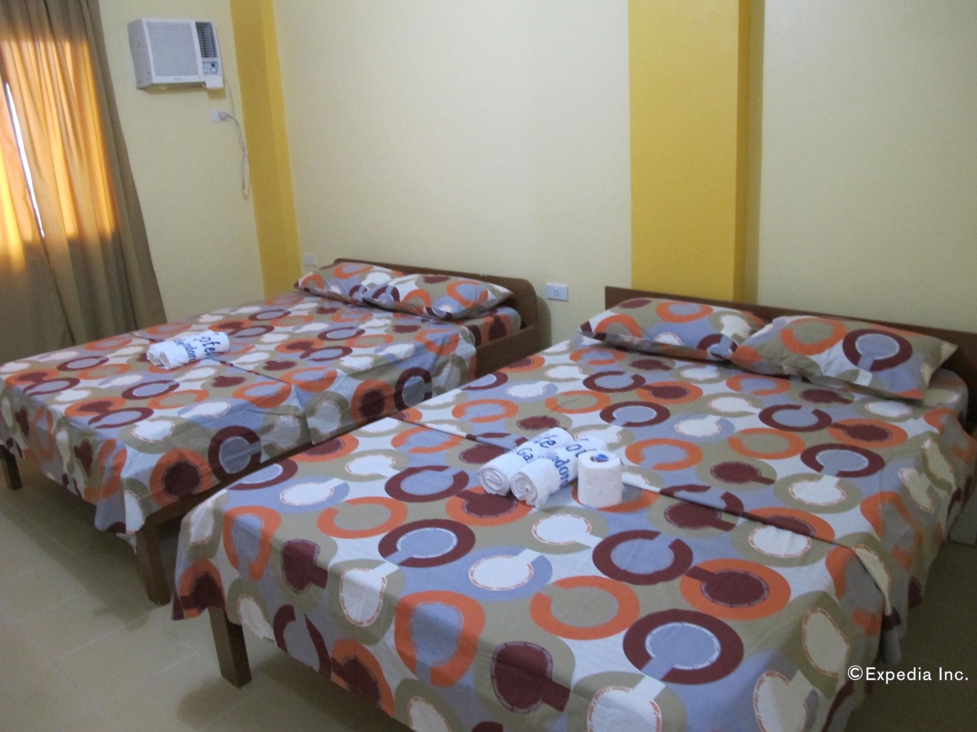 White Beach Hotel Puerto Galera Powered By Cocotel Buitenkant foto