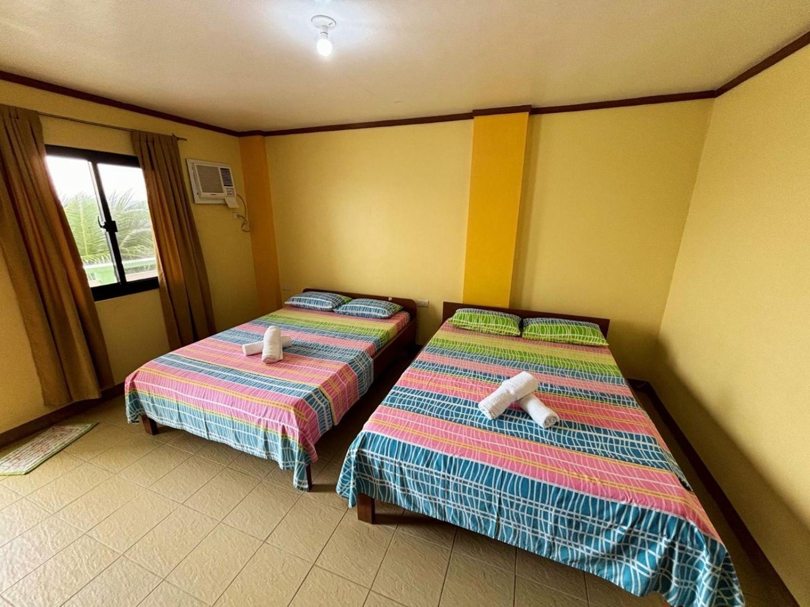 White Beach Hotel Puerto Galera Powered By Cocotel Buitenkant foto