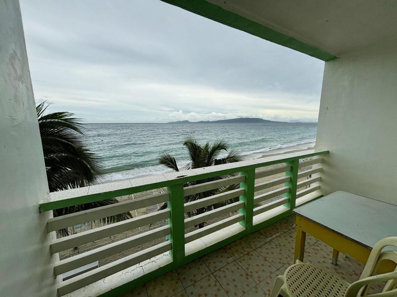White Beach Hotel Puerto Galera Powered By Cocotel Buitenkant foto