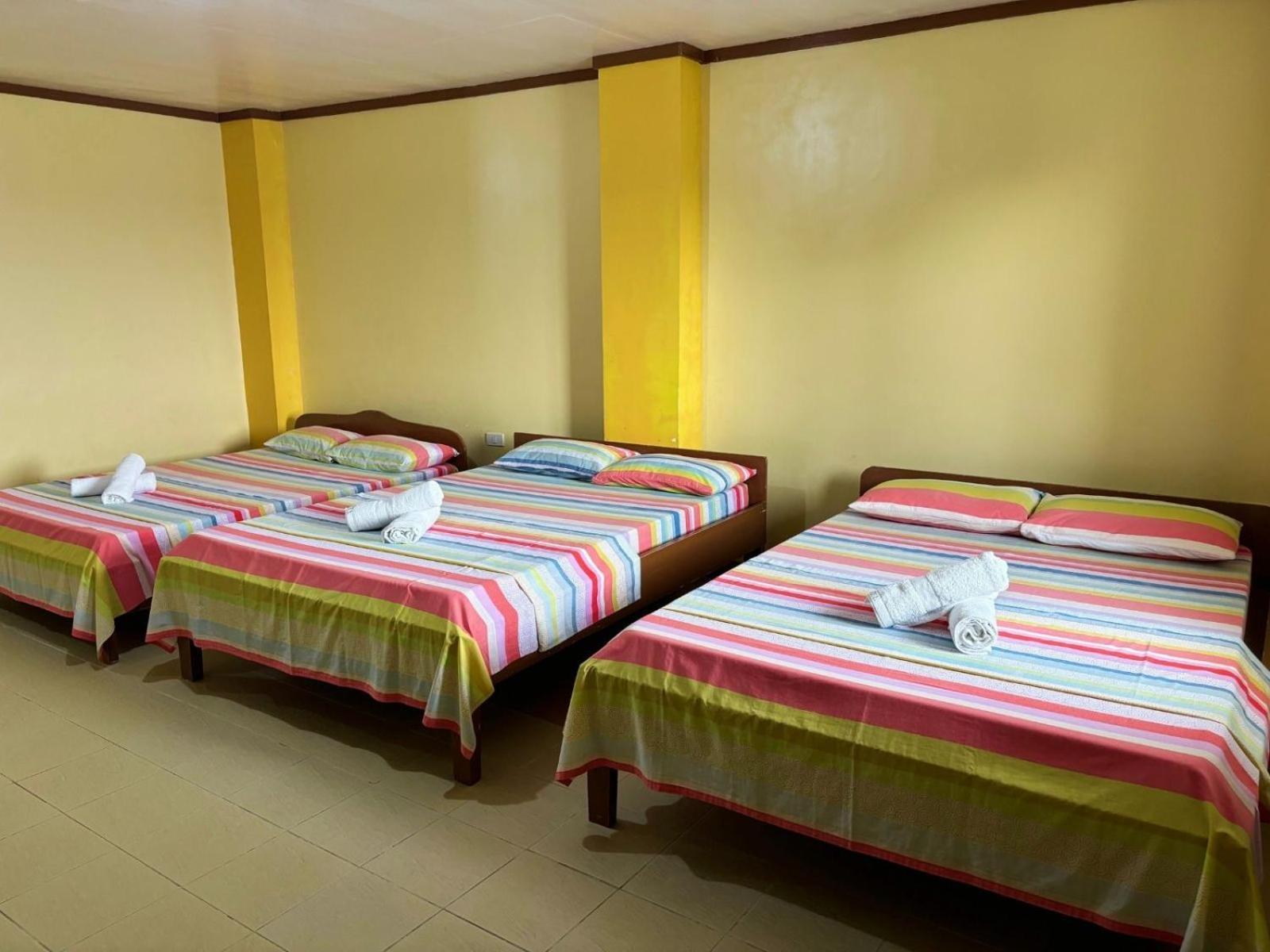 White Beach Hotel Puerto Galera Powered By Cocotel Buitenkant foto