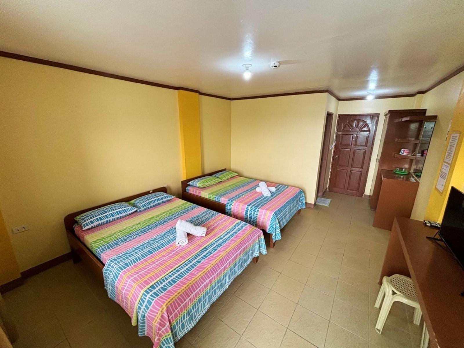 White Beach Hotel Puerto Galera Powered By Cocotel Buitenkant foto