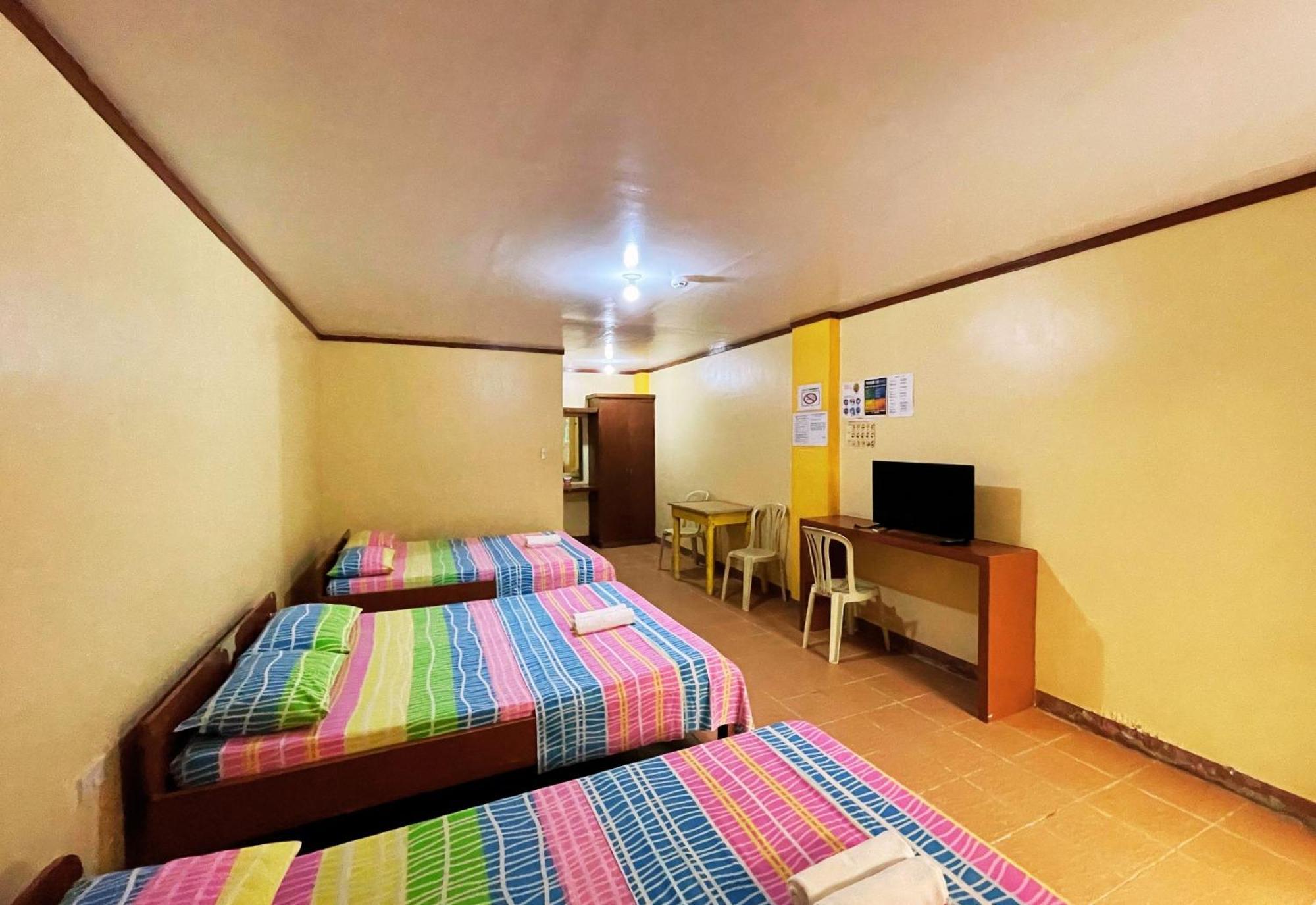 White Beach Hotel Puerto Galera Powered By Cocotel Buitenkant foto