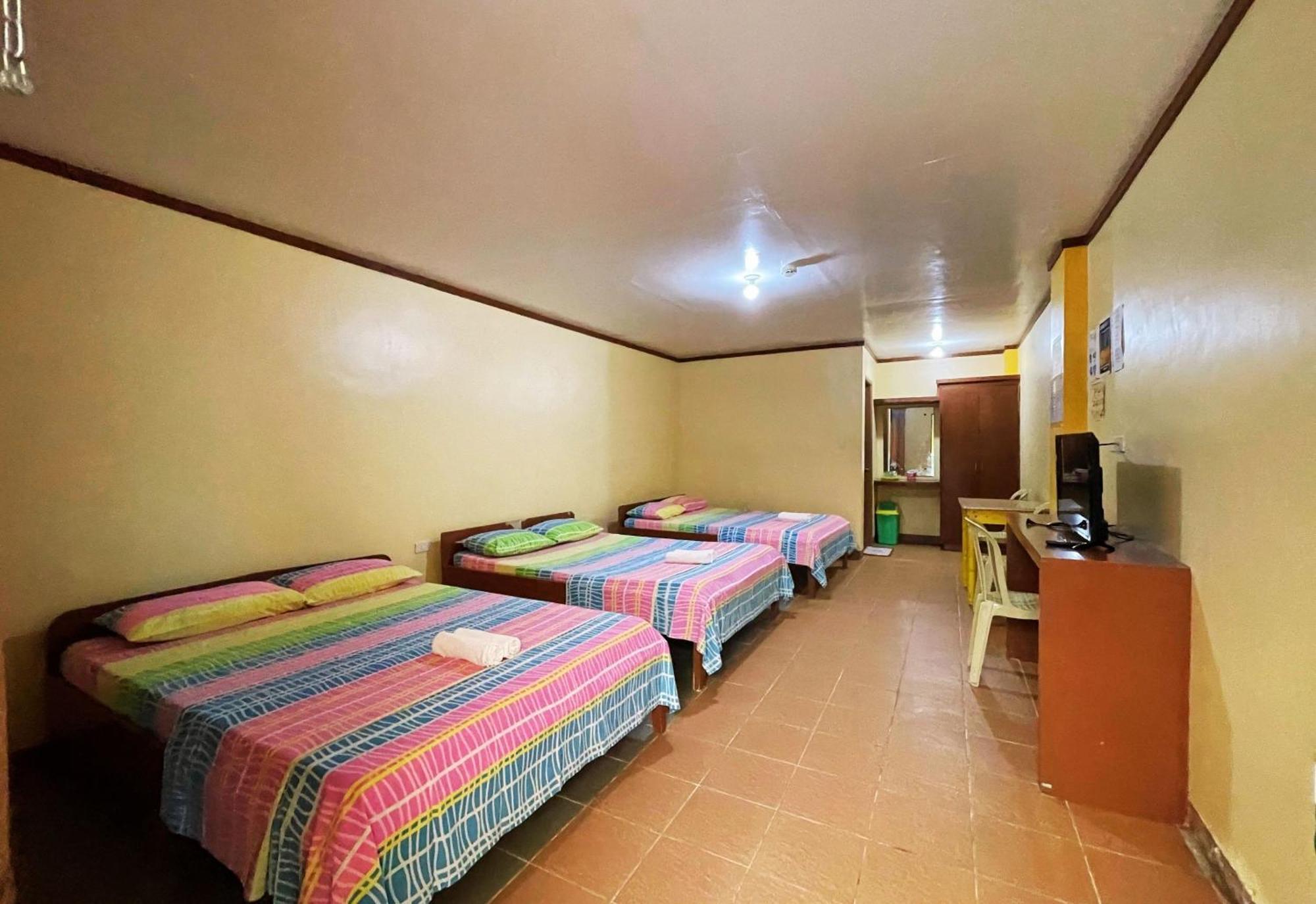White Beach Hotel Puerto Galera Powered By Cocotel Buitenkant foto
