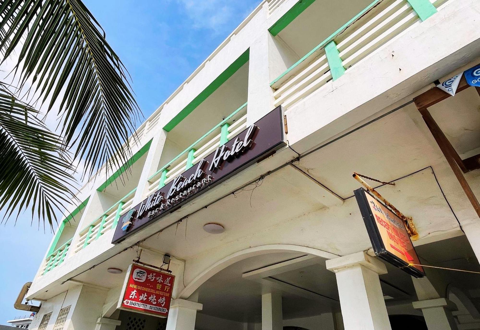 White Beach Hotel Puerto Galera Powered By Cocotel Buitenkant foto
