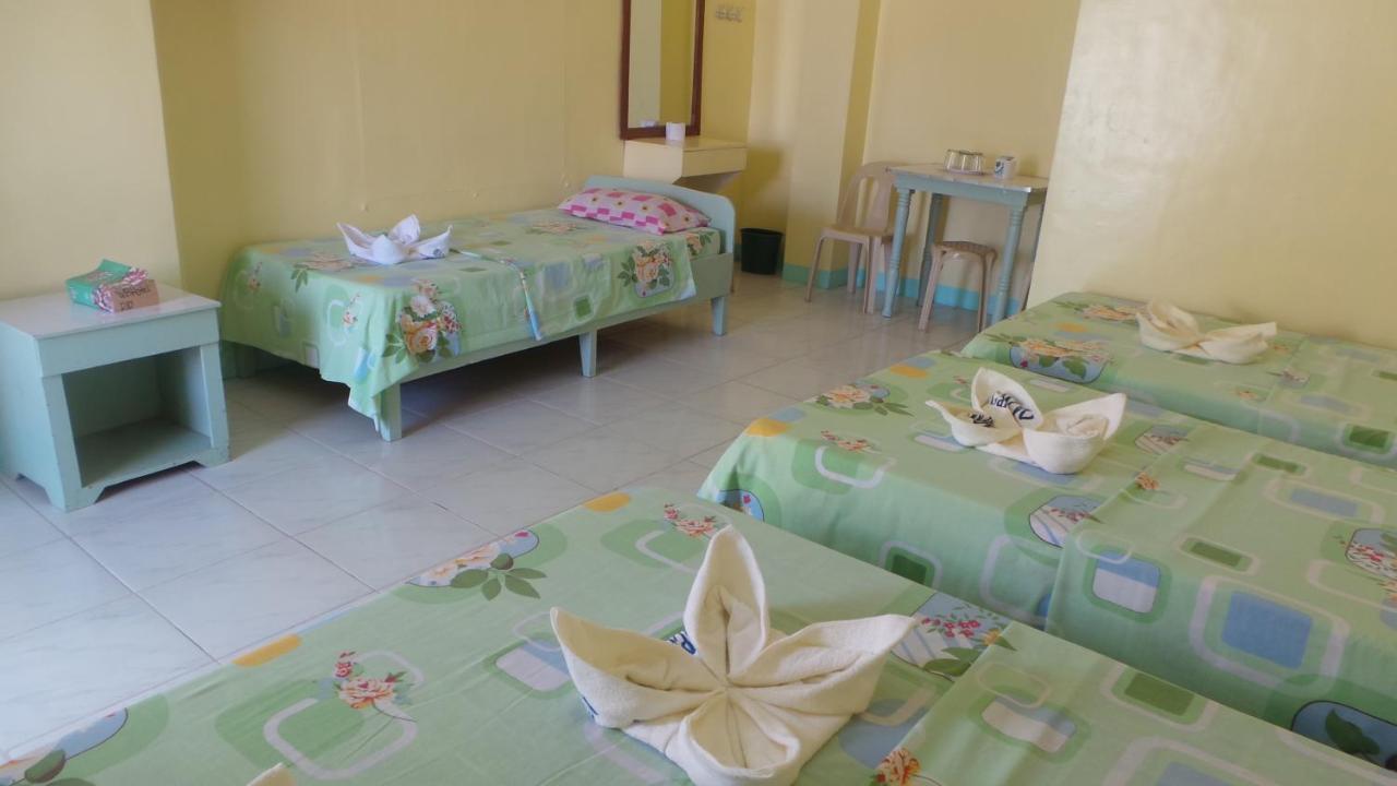 White Beach Hotel Puerto Galera Powered By Cocotel Kamer foto